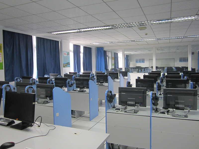 NewClassDL700S自主学习中心实验室.JPG