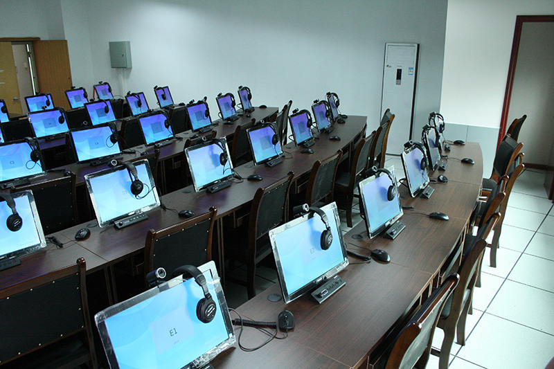 NewClass DL950同声传译实验室.JPG