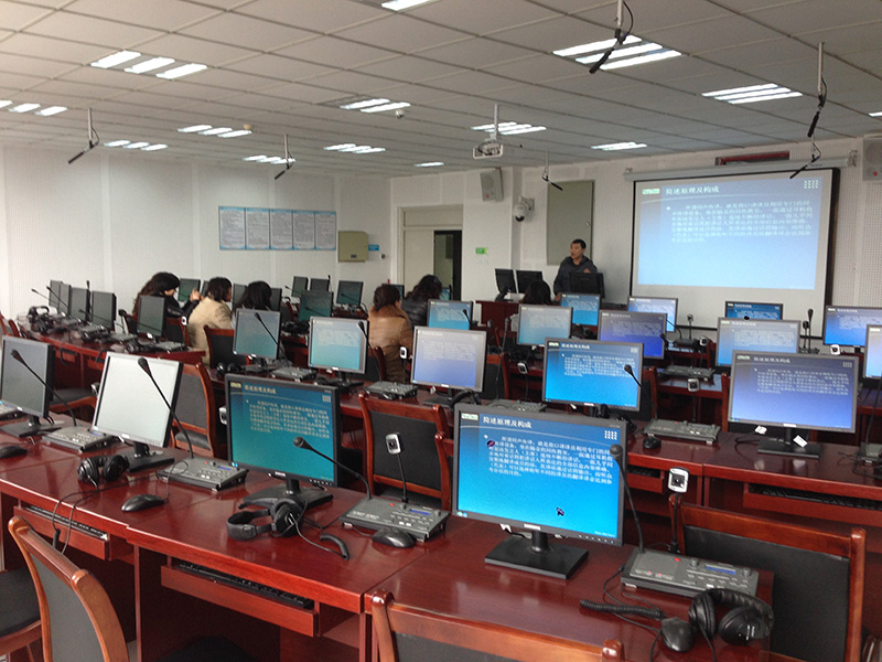 NewClass DL760同声传译实验室.JPG