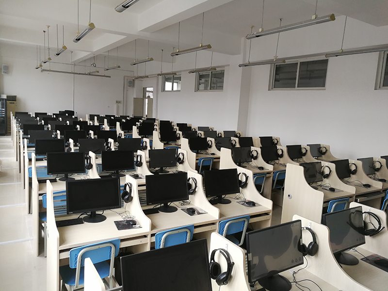 NewClassDL910E语言学习中心实训室（1）.jpg