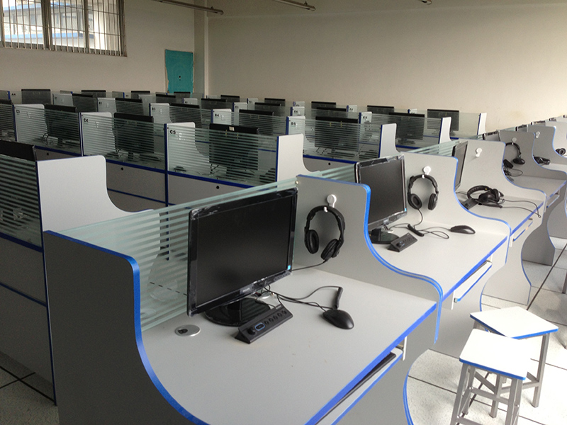 NewClassDL910数字语言实训室.JPG