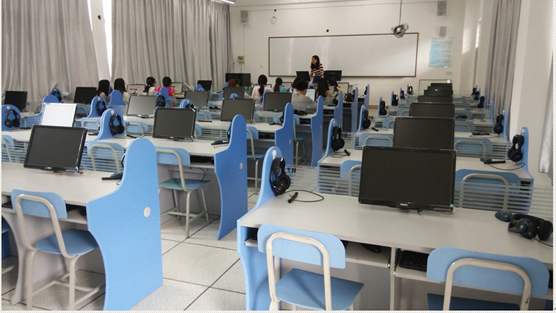 NewClassDL700K语言实验室.jpg
