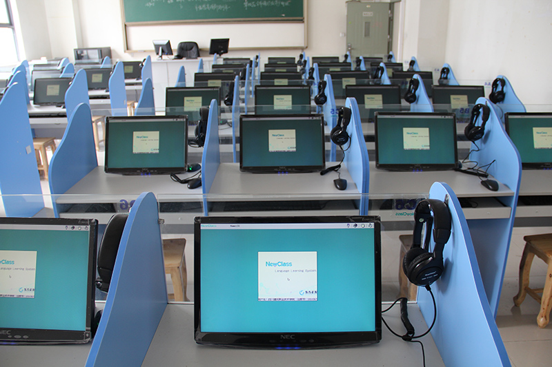 NewClassDL700K语言实验室.JPG