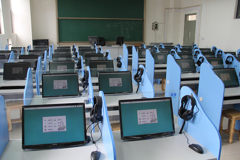 NewClassDL700B语言实验室（1）.JPG