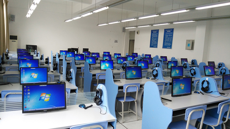 NewClassDL700K语言实验室.jpg